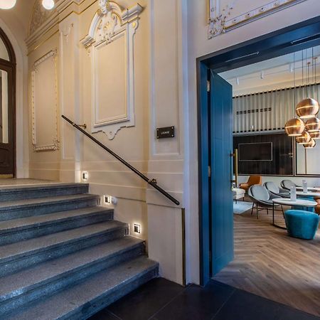 Radisson Blu Hotel Praga Esterno foto The entrance to the hotel