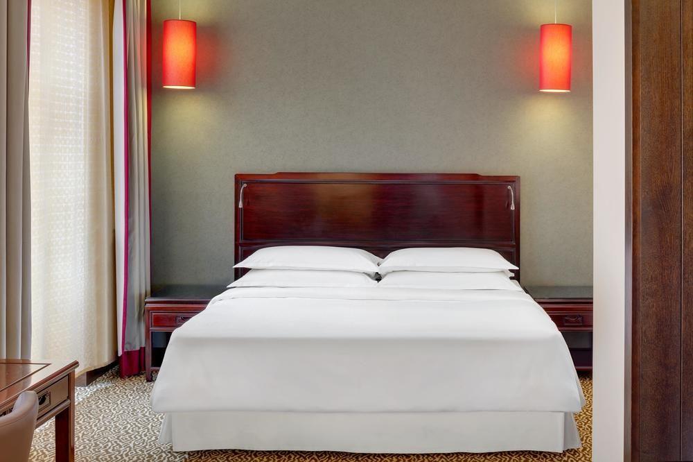 Radisson Blu Hotel Praga Esterno foto A bed