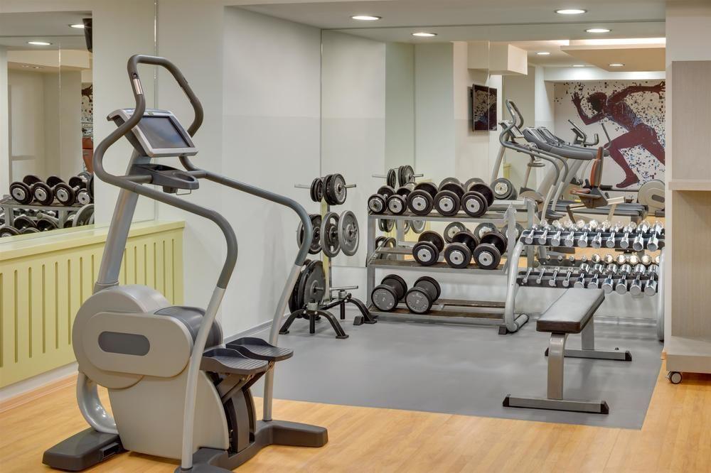 Radisson Blu Hotel Praga Esterno foto A typical gym