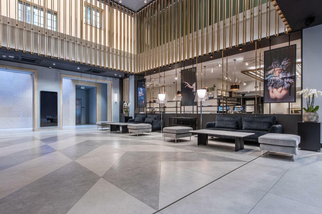 Radisson Blu Hotel Praga Esterno foto The lobby of the hotel