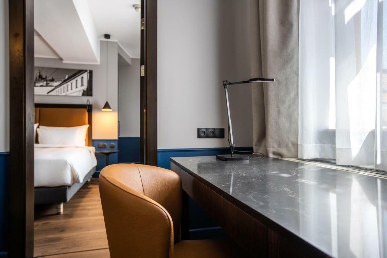 Radisson Blu Hotel Praga Esterno foto A room at the hotel