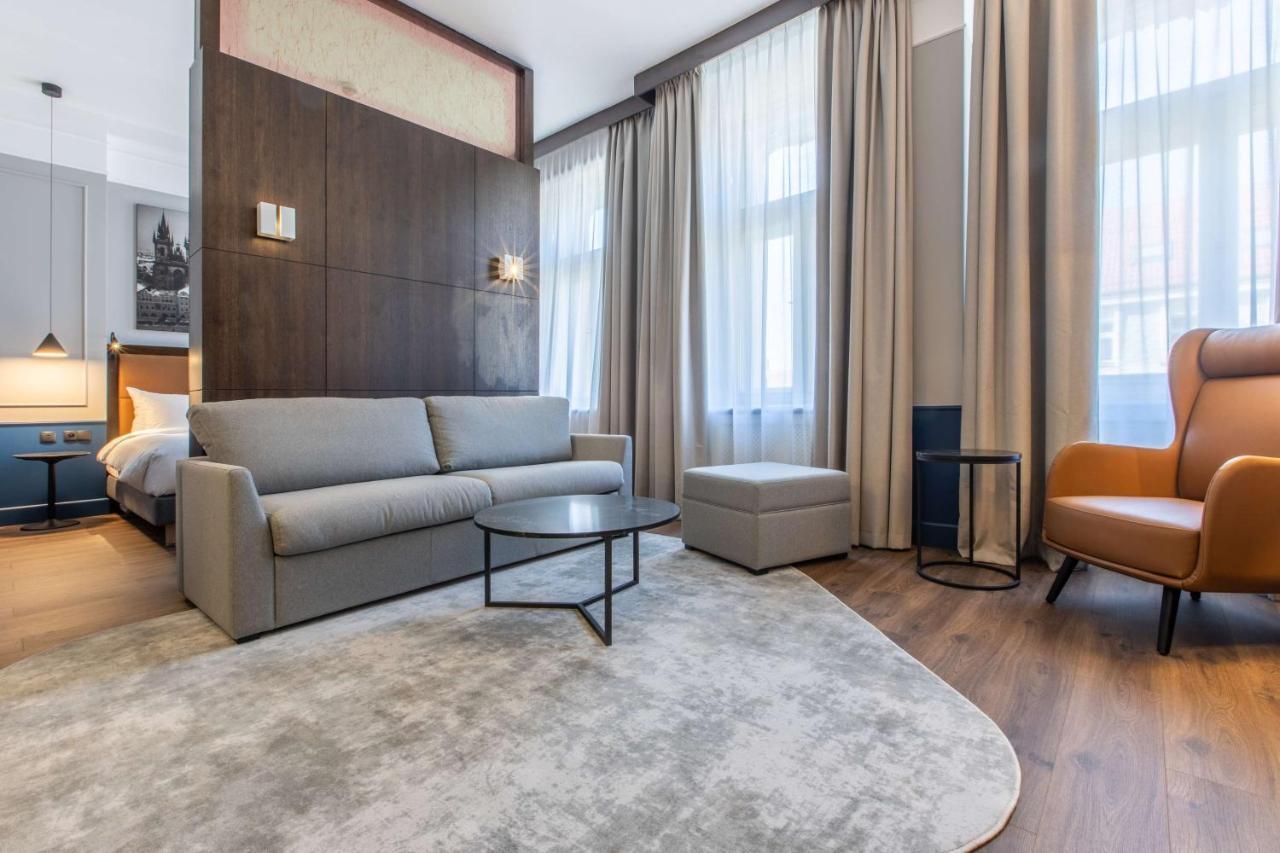 Radisson Blu Hotel Praga Esterno foto A suite at the hotel