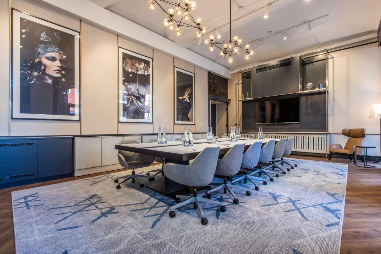 Radisson Blu Hotel Praga Esterno foto Boardroom at the London office