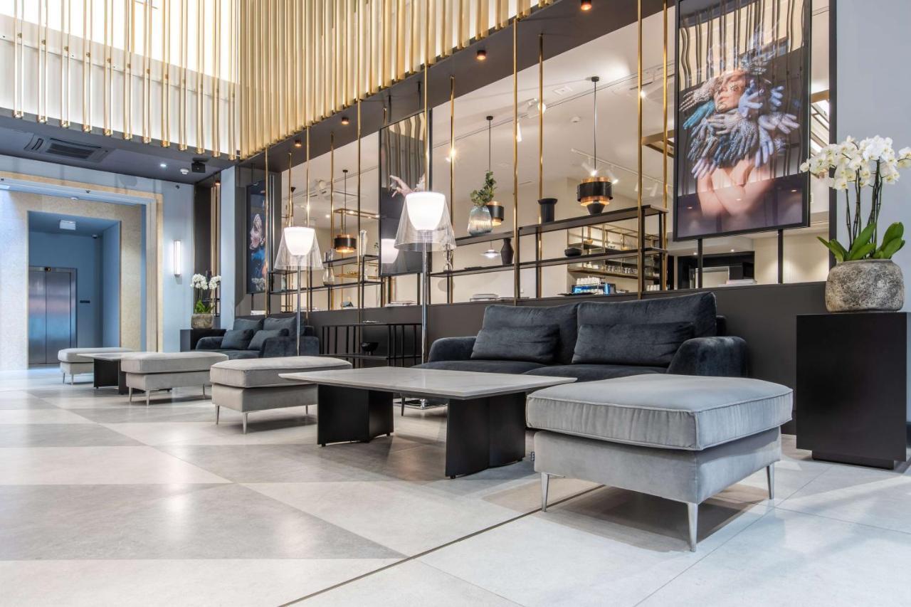 Radisson Blu Hotel Praga Esterno foto The lobby of the hotel