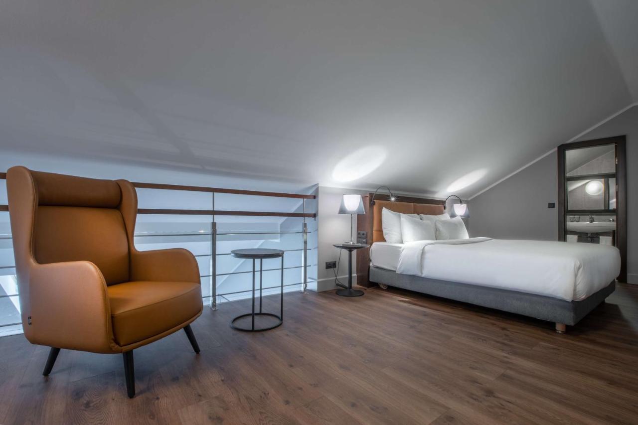 Radisson Blu Hotel Praga Esterno foto A room at the hotel