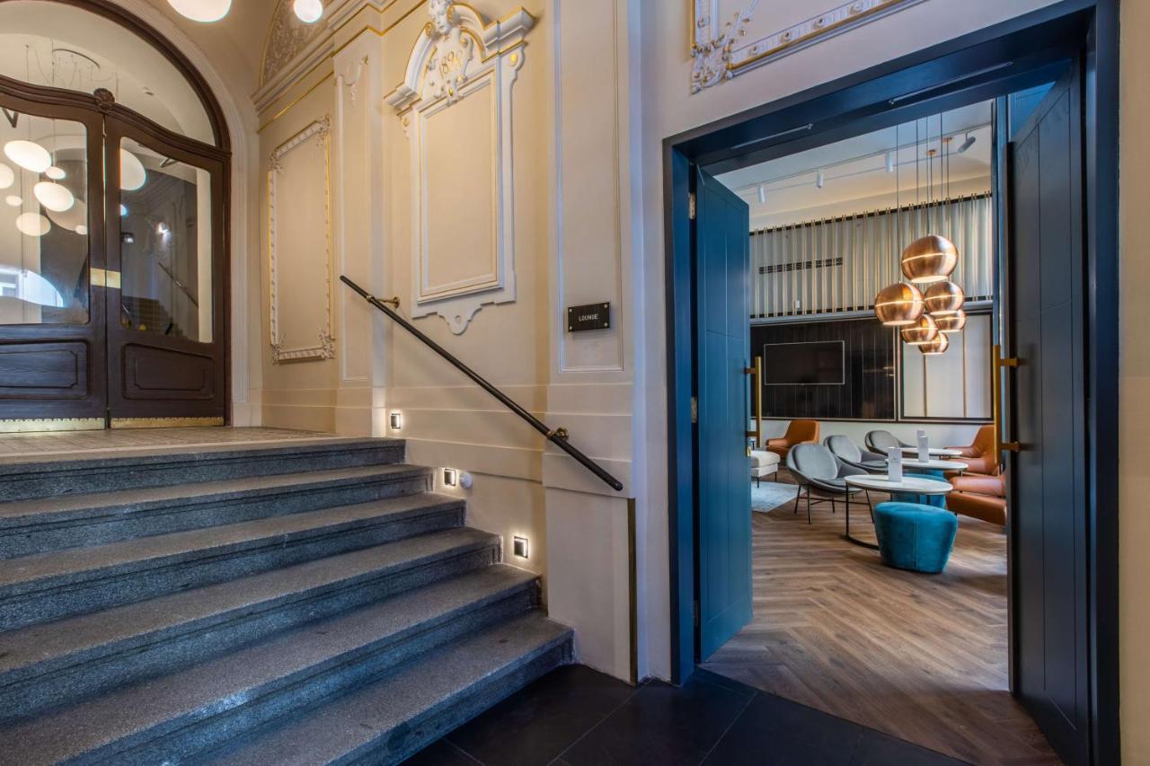 Radisson Blu Hotel Praga Esterno foto The entrance to the hotel